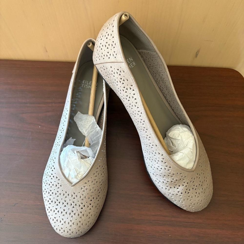 Eileen Fisher Women's Beige Perforated Loafers - Picture 4 of 5